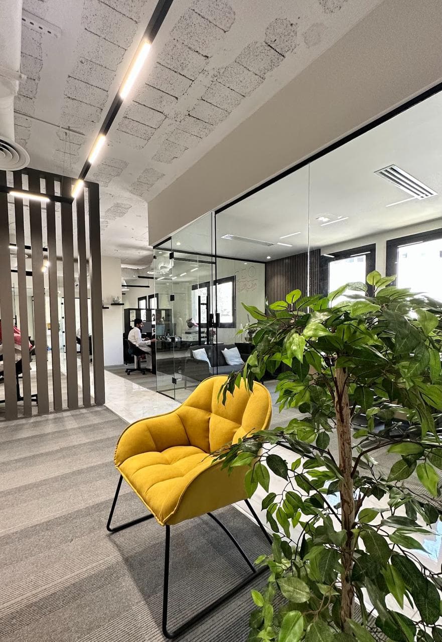 صورة من داخل شركة حلولك